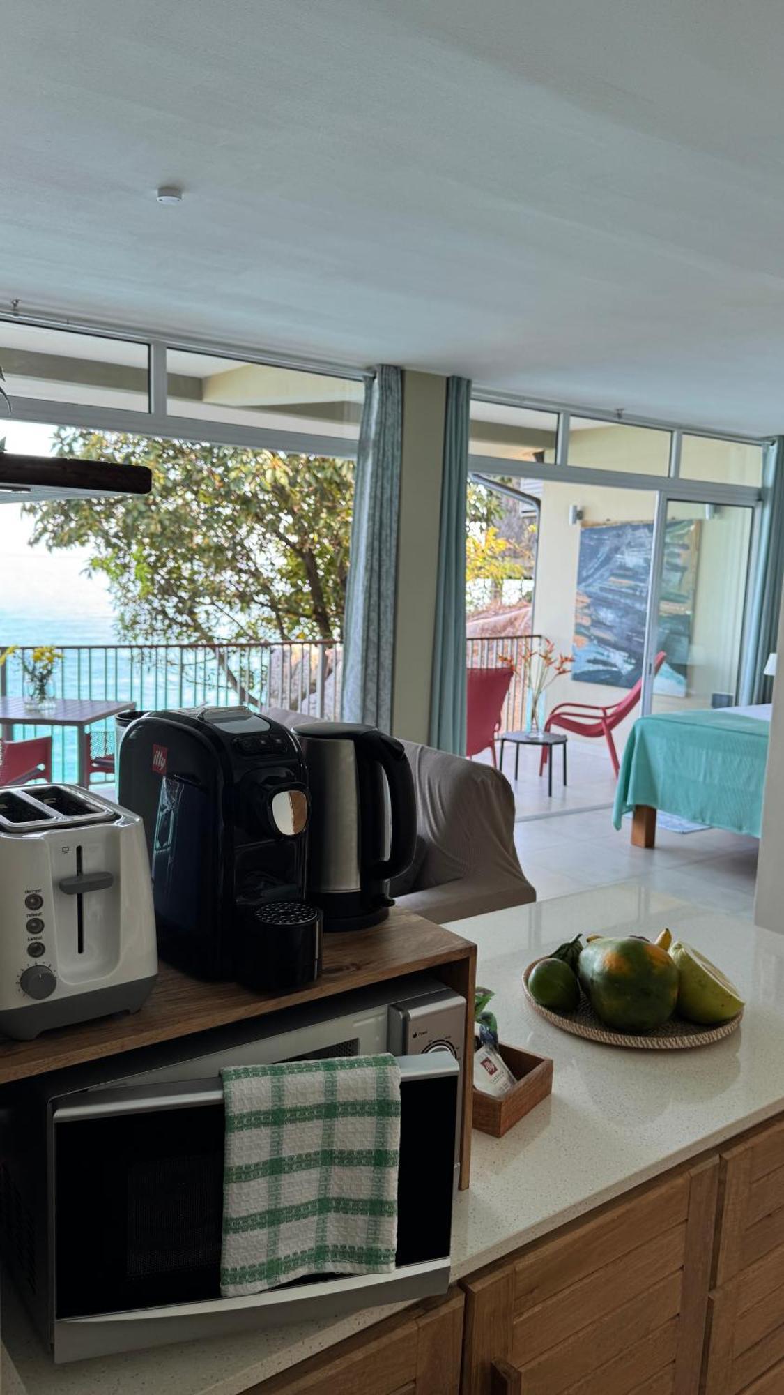 Maka Bay Self Catering Apartment Victoria Ngoại thất bức ảnh